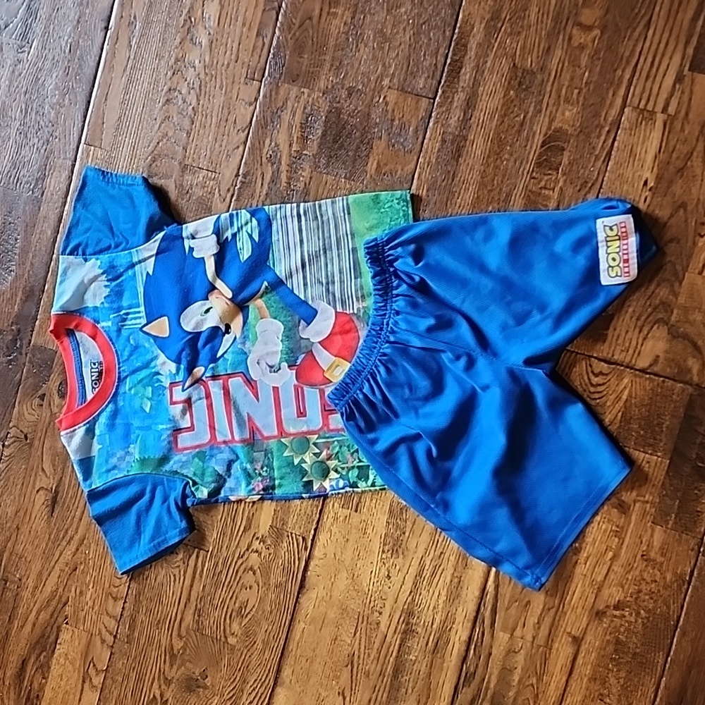 SONIC Pajamas Size Small (6/7) preowned